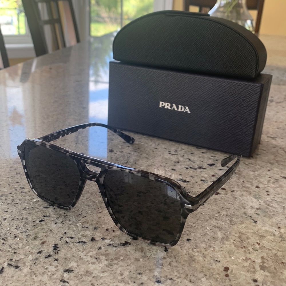NEW PRADA Black frame, grey lense w/ case